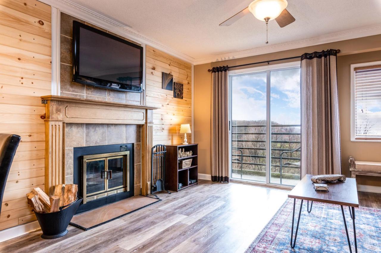 Sky High Views!!-Peak Mountaintop-Outdoor Pool-Close To Downtown-Private Balcony-Wifi-Cable جاتلينبرج المظهر الخارجي الصورة