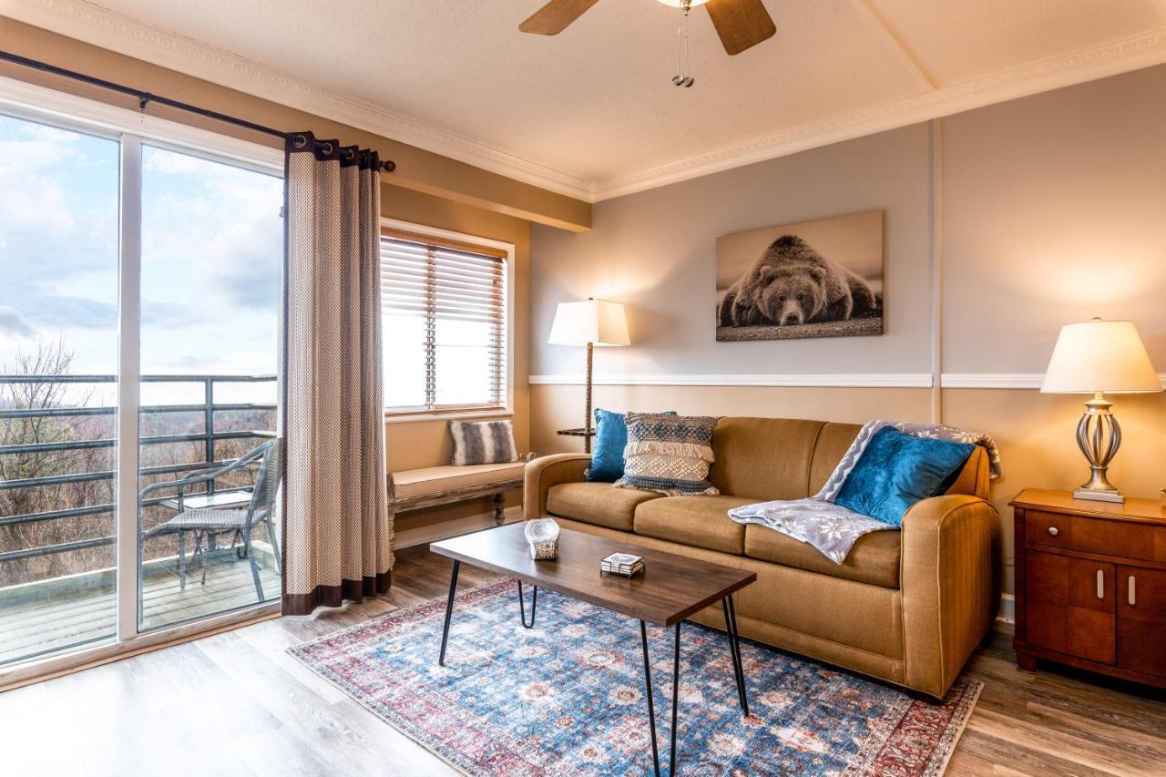 Sky High Views!!-Peak Mountaintop-Outdoor Pool-Close To Downtown-Private Balcony-Wifi-Cable جاتلينبرج المظهر الخارجي الصورة