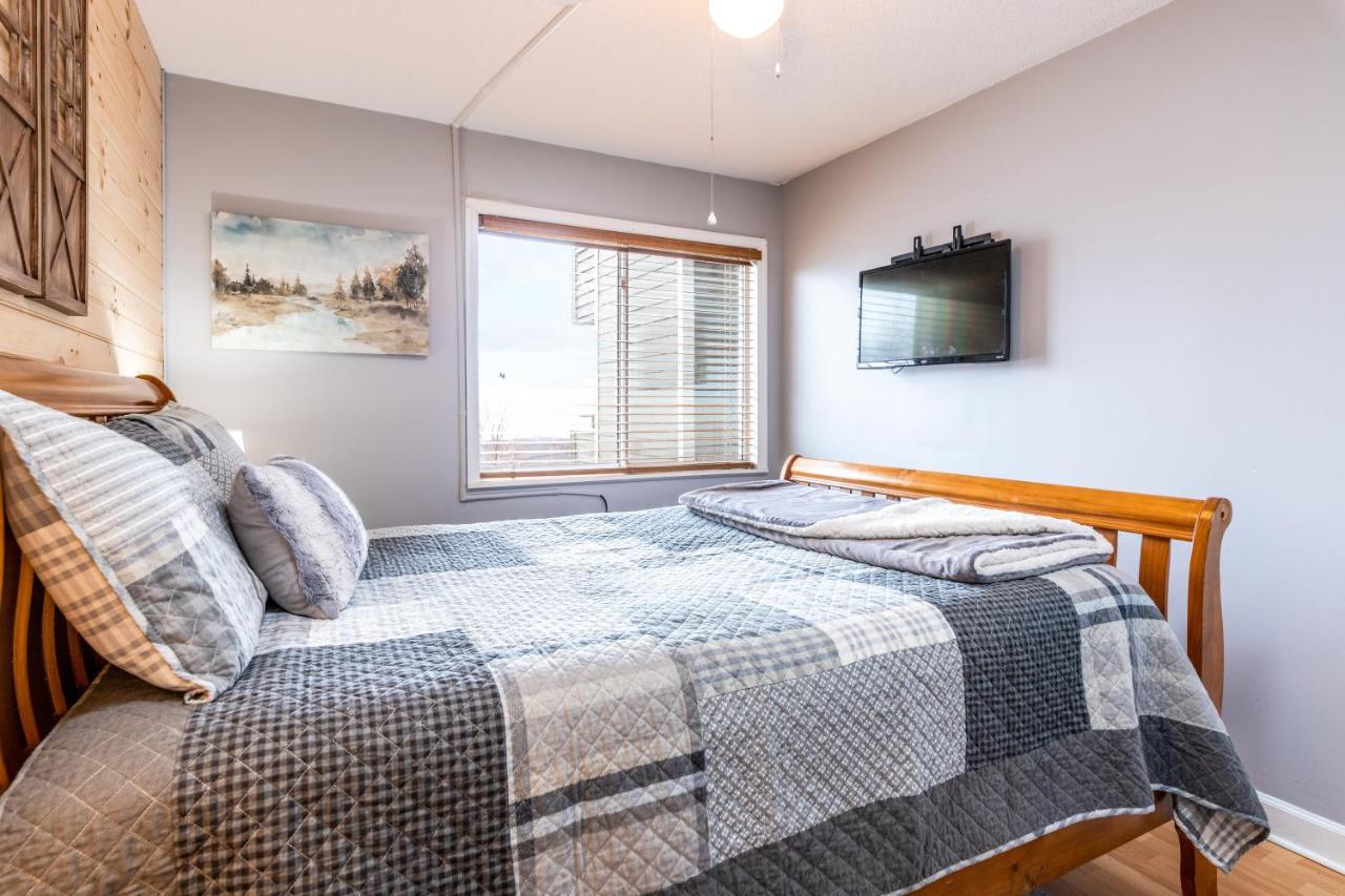 Sky High Views!!-Peak Mountaintop-Outdoor Pool-Close To Downtown-Private Balcony-Wifi-Cable جاتلينبرج المظهر الخارجي الصورة