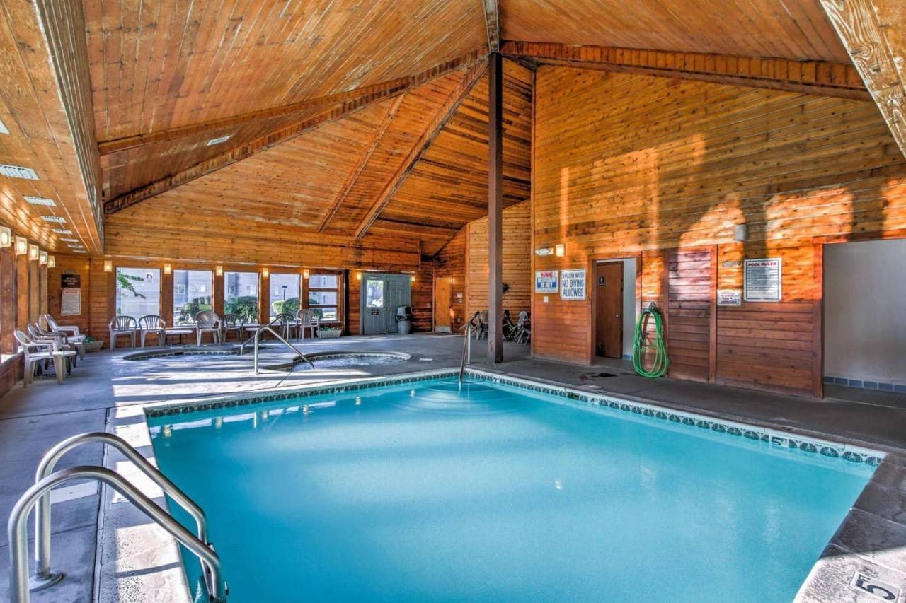 Sky High Views!!-Peak Mountaintop-Outdoor Pool-Close To Downtown-Private Balcony-Wifi-Cable جاتلينبرج المظهر الخارجي الصورة
