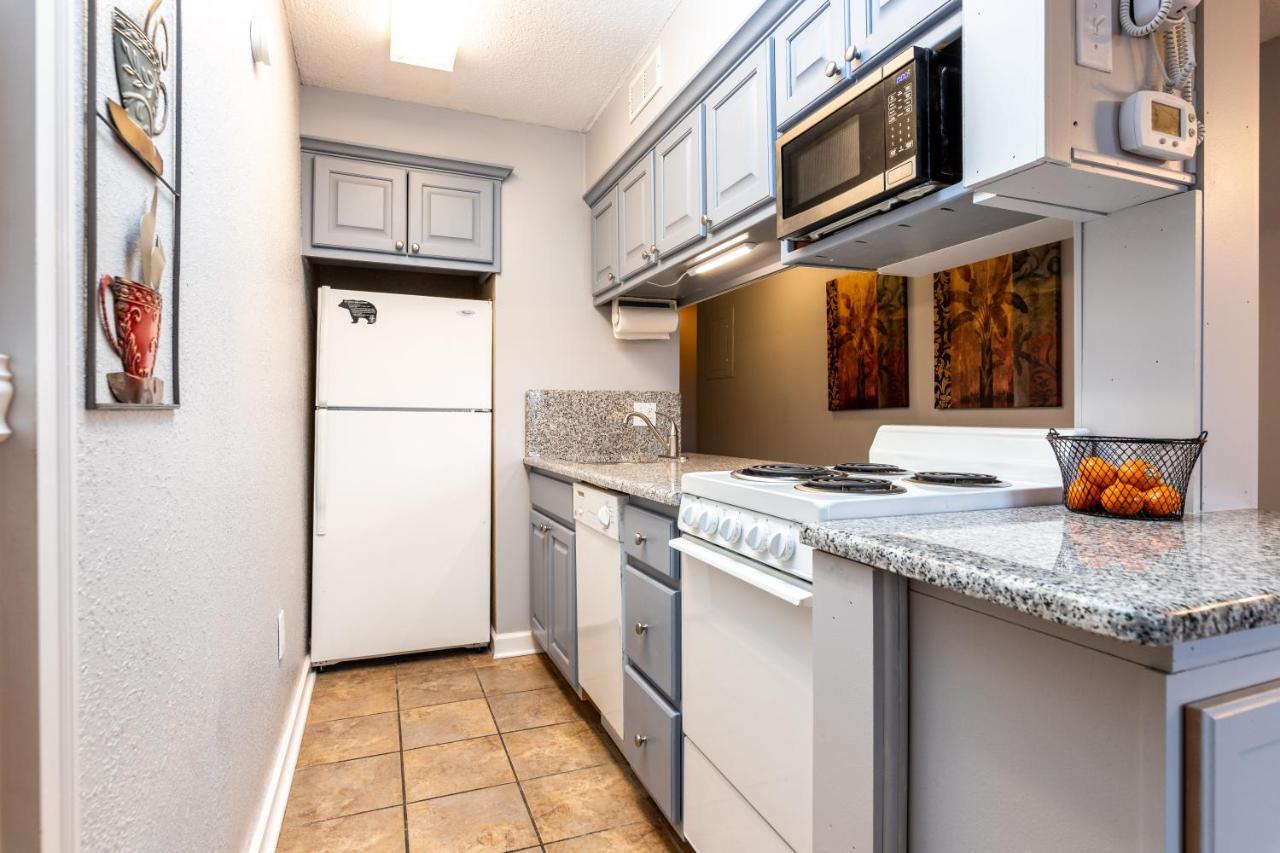 Sky High Views!!-Peak Mountaintop-Outdoor Pool-Close To Downtown-Private Balcony-Wifi-Cable جاتلينبرج المظهر الخارجي الصورة