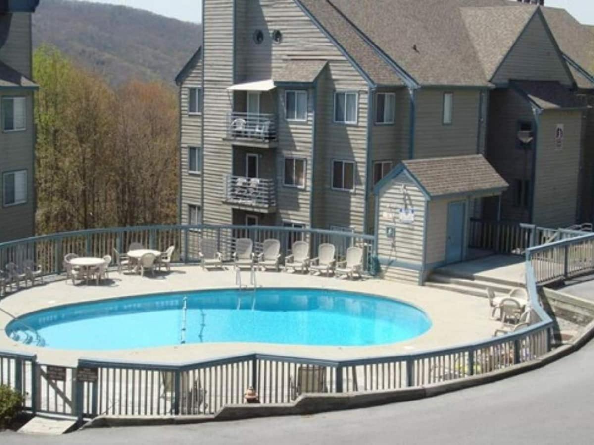 Sky High Views!!-Peak Mountaintop-Outdoor Pool-Close To Downtown-Private Balcony-Wifi-Cable جاتلينبرج المظهر الخارجي الصورة