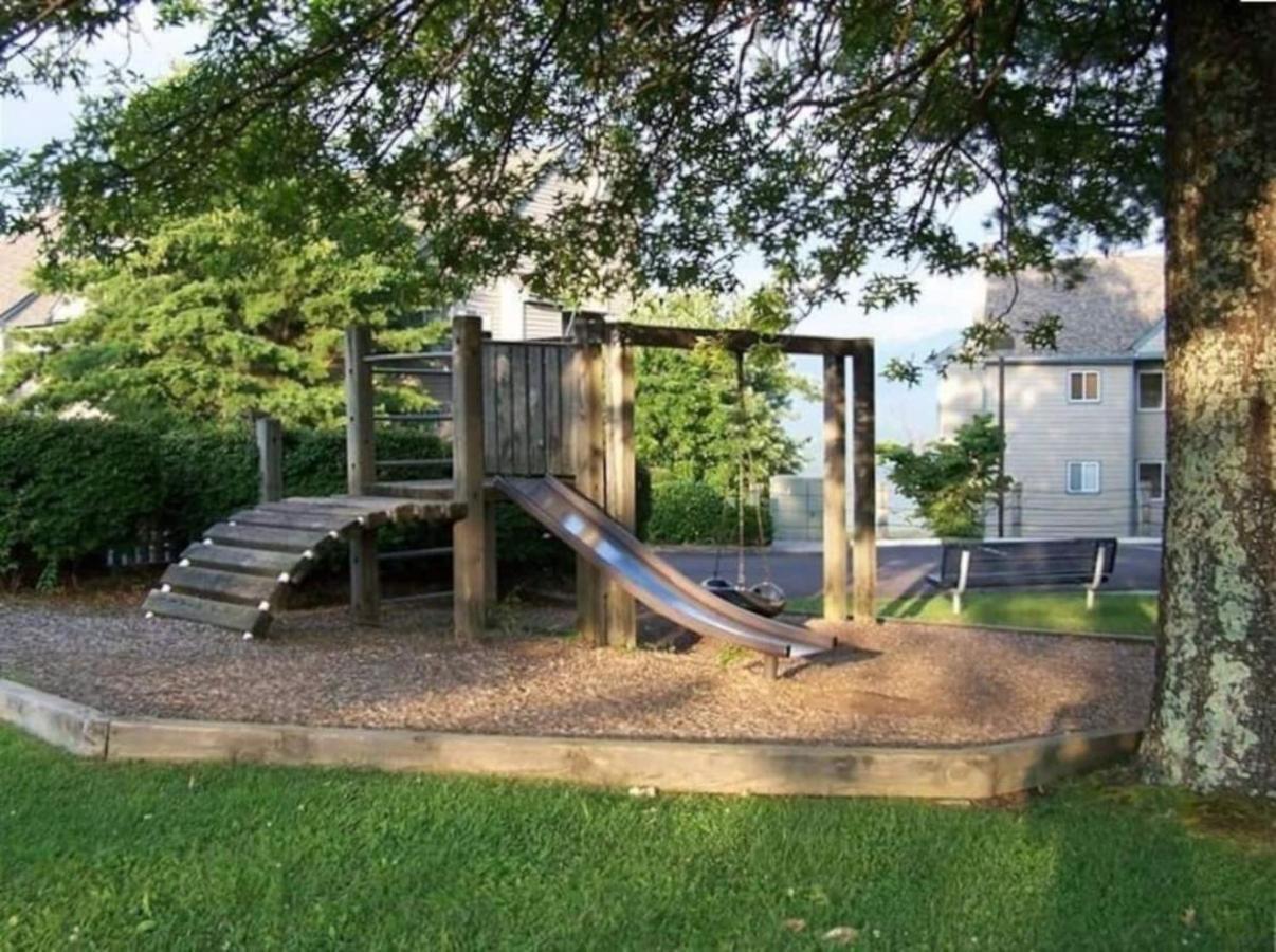 Sky High Views!!-Peak Mountaintop-Outdoor Pool-Close To Downtown-Private Balcony-Wifi-Cable جاتلينبرج المظهر الخارجي الصورة